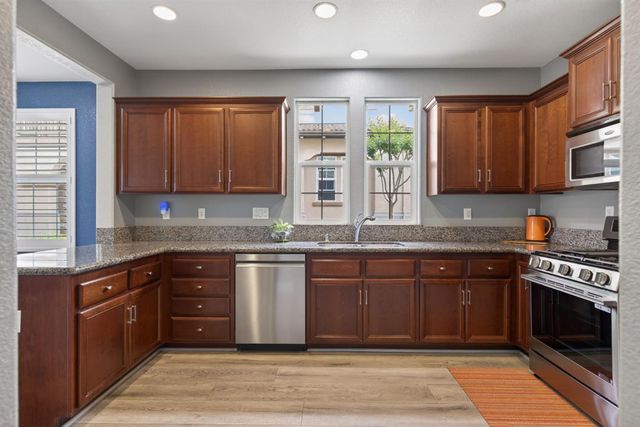 67 Sluice Way, Folsom, CA 95630