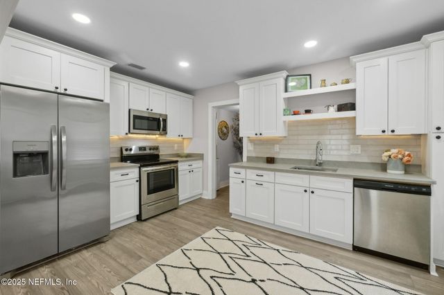 240 E 6TH Street, Jacksonville, FL 32206