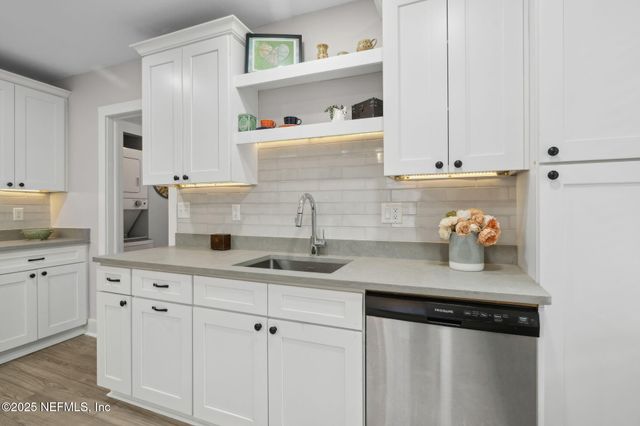 240 E 6TH Street, Jacksonville, FL 32206