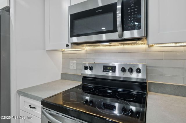 240 E 6TH Street, Jacksonville, FL 32206