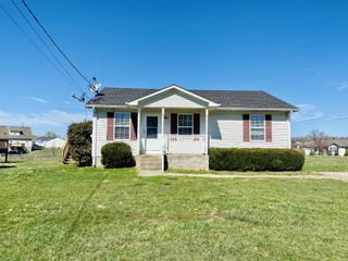 124 Gleaves Ln, Oak Grove, KY 42262
