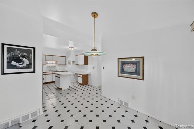 1245 Derby Road 7, Birmingham, MI 48009