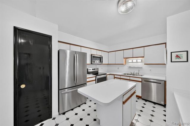 1245 Derby Road 7, Birmingham, MI 48009
