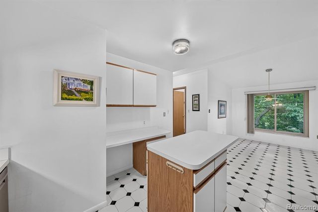 1245 Derby Road 7, Birmingham, MI 48009