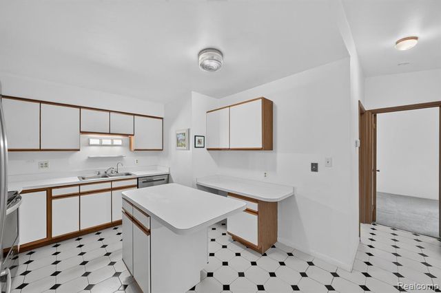 1245 Derby Road 7, Birmingham, MI 48009
