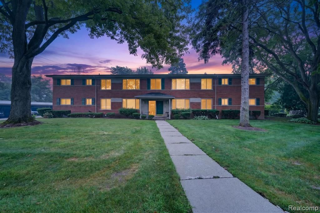 1245 Derby Road 7, Birmingham, MI 48009