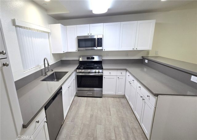 7551 Jordan Avenue 104, Canoga Park, CA 91303
