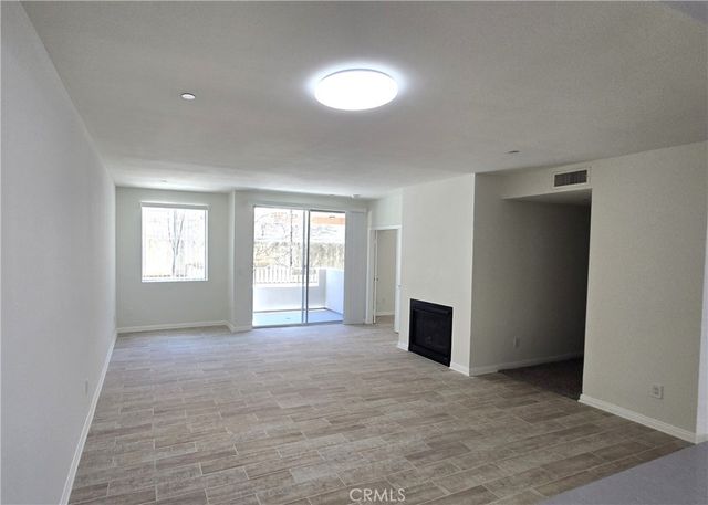 7551 Jordan Avenue 104, Canoga Park, CA 91303