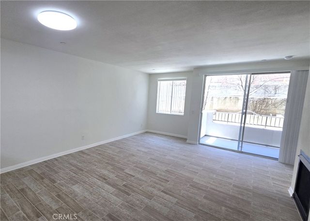7551 Jordan Avenue 104, Canoga Park, CA 91303