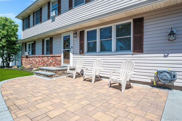 201 Oakland Avenue, Deer Park, NY 11729