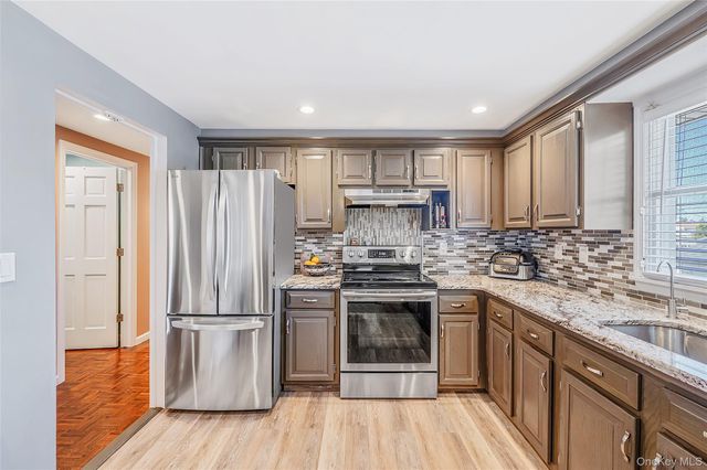 201 Oakland Avenue, Deer Park, NY 11729