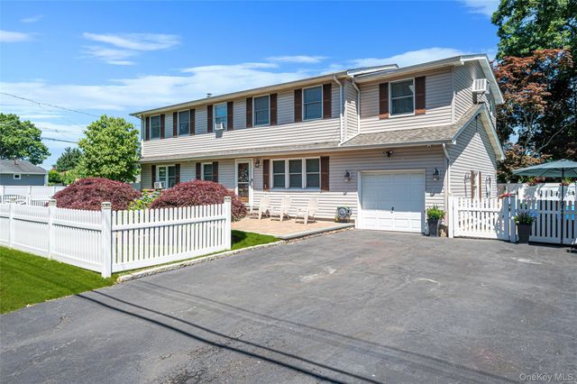 201 Oakland Avenue, Deer Park, NY 11729