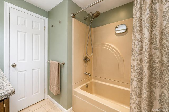 201 Oakland Avenue, Deer Park, NY 11729