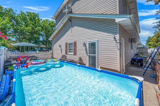 201 Oakland Avenue, Deer Park, NY 11729