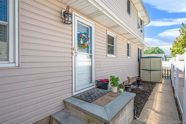 201 Oakland Avenue, Deer Park, NY 11729