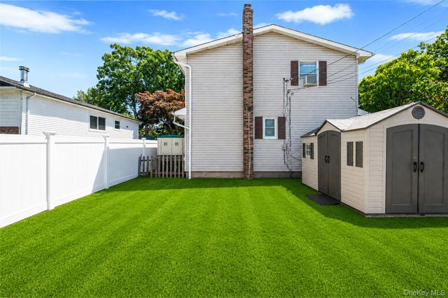201 Oakland Avenue, Deer Park, NY 11729