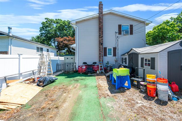 201 Oakland Avenue, Deer Park, NY 11729