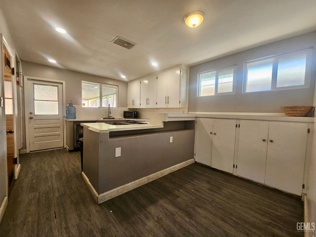 1650 Camino Sierra, Bakersfield, CA 93306