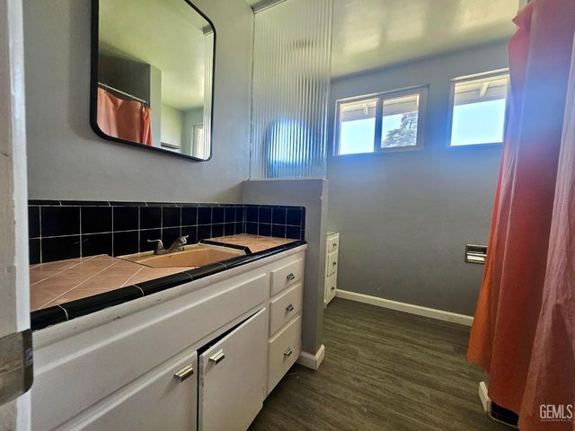 1650 Camino Sierra, Bakersfield, CA 93306