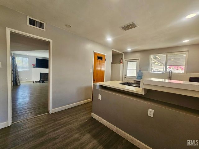 1650 Camino Sierra, Bakersfield, CA 93306