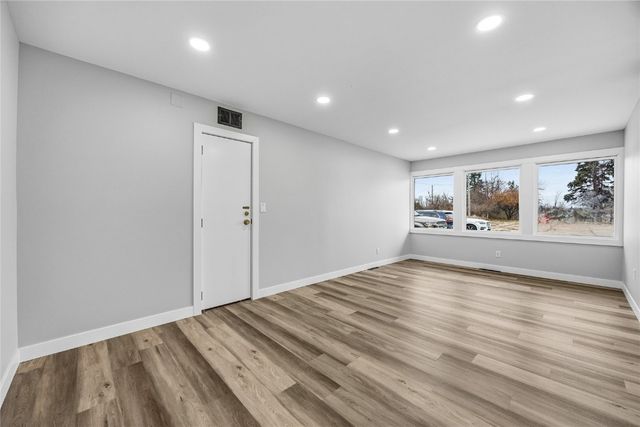 4245 1st Avenue SE A, Cedar Rapids, IA 52402