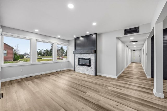 4245 1st Avenue SE A, Cedar Rapids, IA 52402