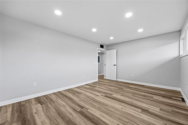 4245 1st Avenue SE A, Cedar Rapids, IA 52402