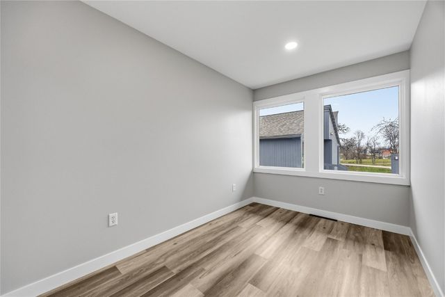 4245 1st Avenue SE A, Cedar Rapids, IA 52402