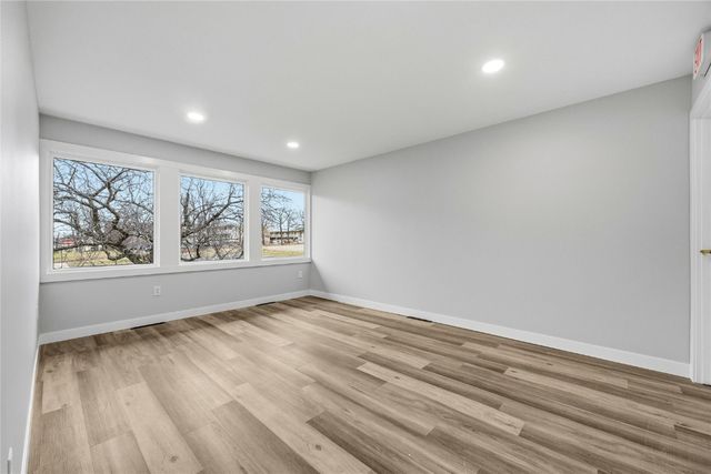 4245 1st Avenue SE A, Cedar Rapids, IA 52402