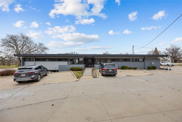 4245 1st Avenue SE A, Cedar Rapids, IA 52402