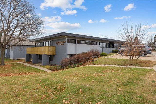 4245 1st Avenue SE A, Cedar Rapids, IA 52402