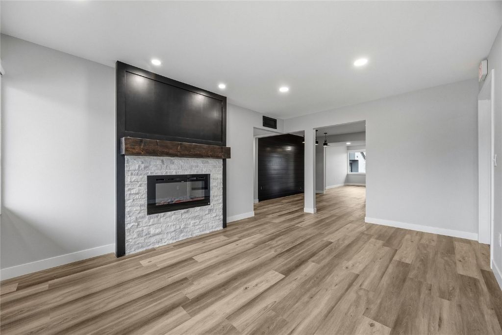 4245 1st Avenue SE A, Cedar Rapids, IA 52402