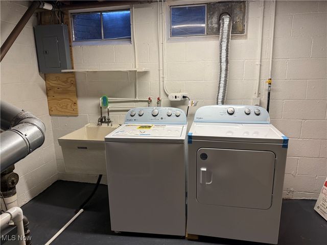 195 Surrey Lane, Canfield, OH 44406