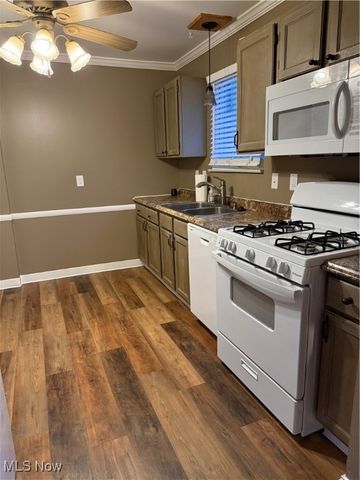 195 Surrey Lane, Canfield, OH 44406