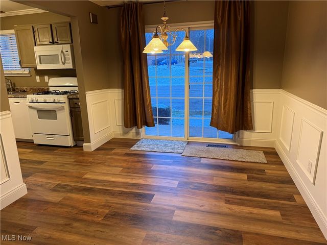 195 Surrey Lane, Canfield, OH 44406