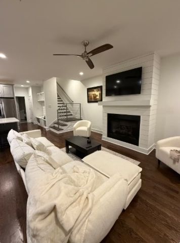 1114B 2nd Ave, S, Nashville, TN 37210