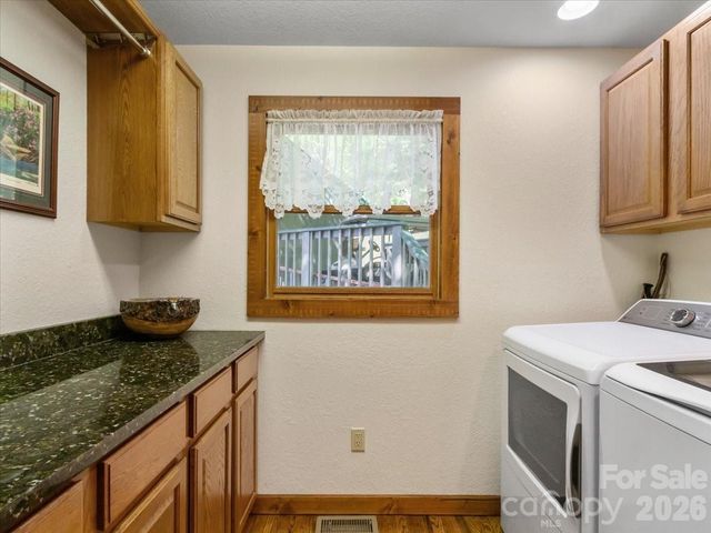121 Ivy Ridge Road, Burnsville, NC 28714