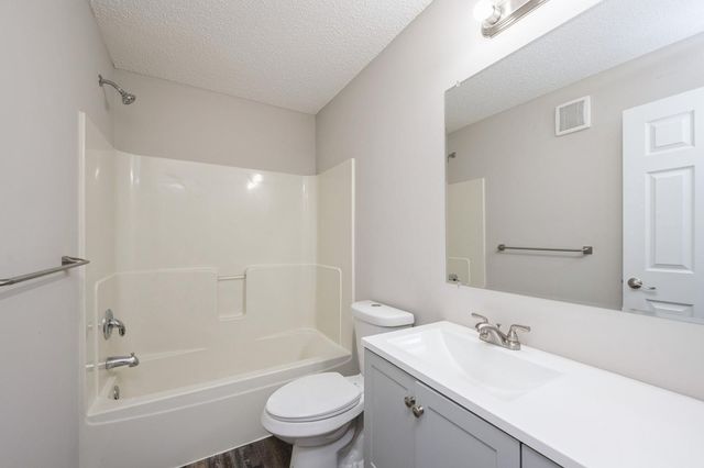 7615 Elm Grove Avenue 612, New Hope, MN 55428