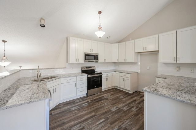 7615 Elm Grove Avenue 612, New Hope, MN 55428