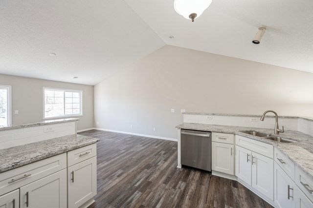 7615 Elm Grove Avenue 612, New Hope, MN 55428