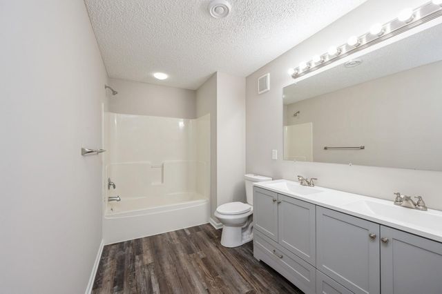 7615 Elm Grove Avenue 612, New Hope, MN 55428