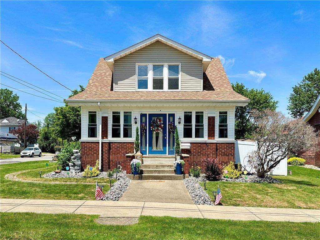 Image 1 of property listing at 303 E Meyer Avenue, New Castle, PA 16105