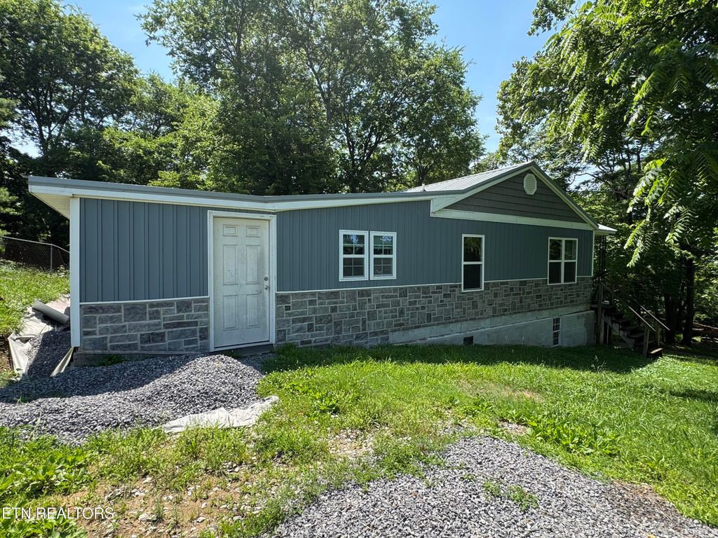 305 Augusta Ave, Maryville, TN 37804