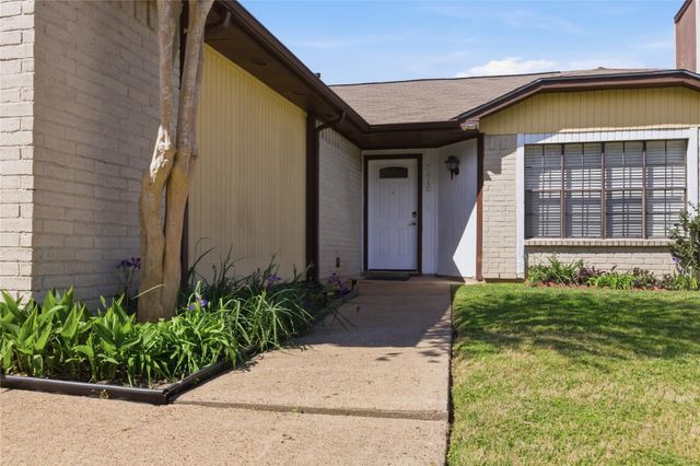 7410 Campeachy Lane, Houston, TX 77083