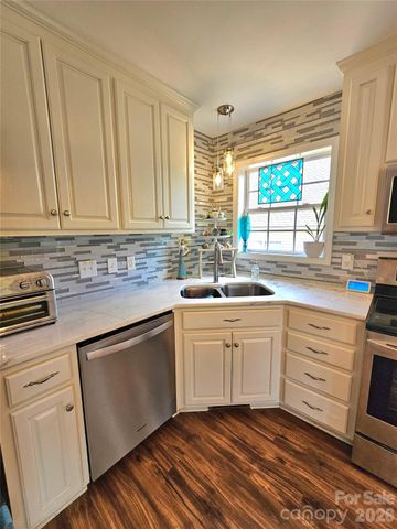 3526 Pinehaven Drive, New London, NC 28127