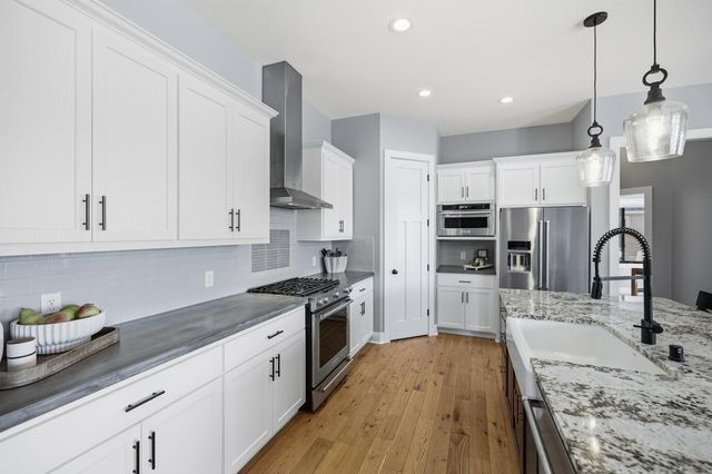 4152 Hummingbird Court N, Lake Elmo, MN 55042