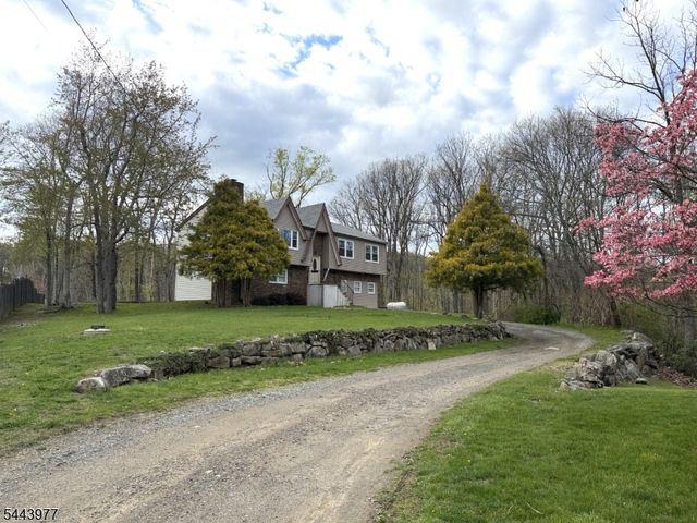 29 Billings Rd, Hopatcong Boro, NJ 07843