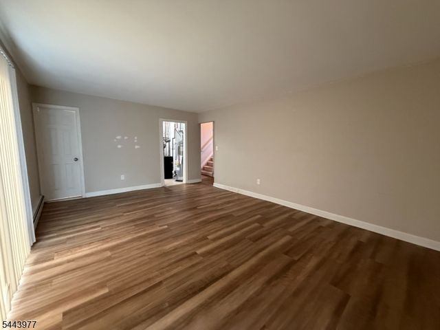 29 Billings Rd, Hopatcong Boro, NJ 07843