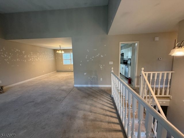 29 Billings Rd, Hopatcong Boro, NJ 07843