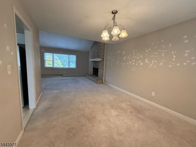 29 Billings Rd, Hopatcong Boro, NJ 07843